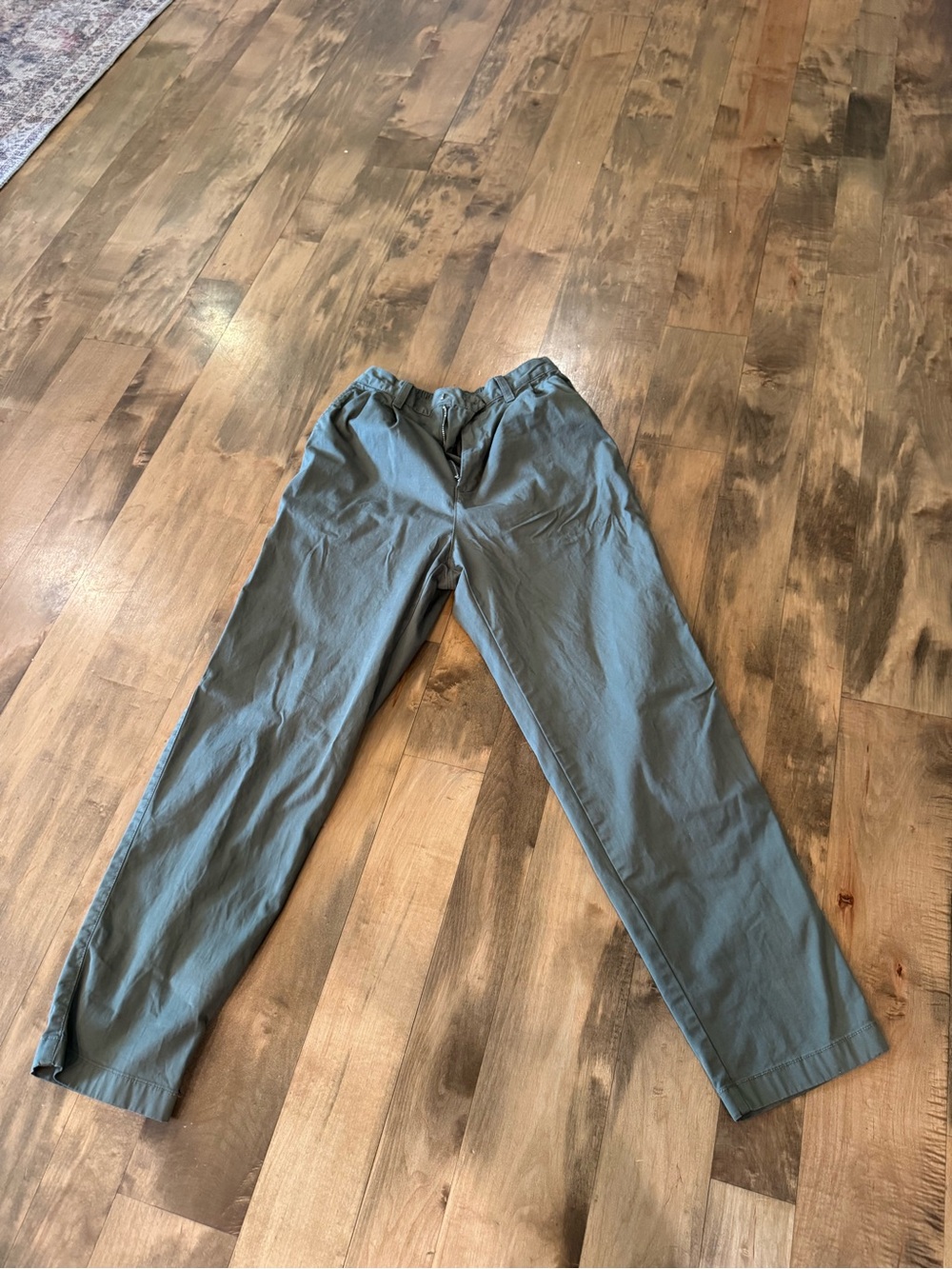 Women’s khaki Straight-Leg Pants in olive Green